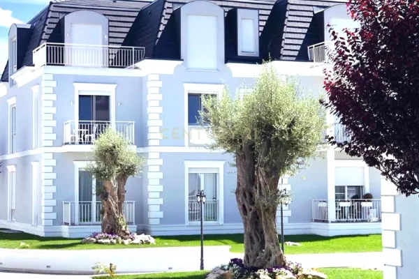 Shtepi me qera Vila Luksoze ne Tirane, 2+1, Mobilimi E mobiluar, Pagesa 2,000  Euro.