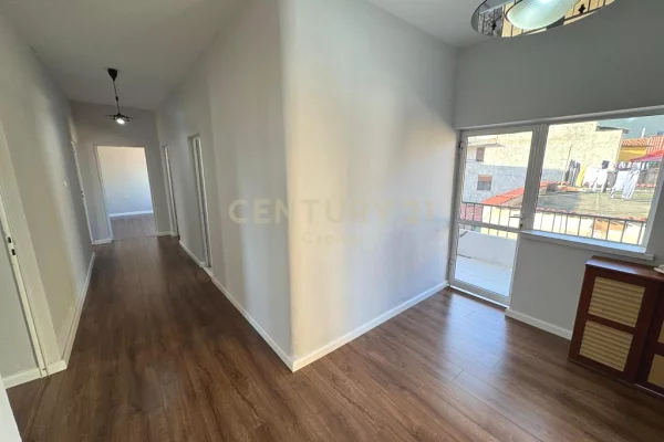 Ambient Per Zyre Me Qira te Ministria e Jashtme, Tirane