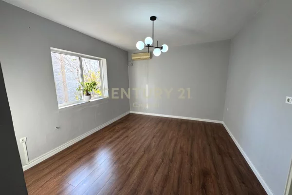 Ambient Per Zyre Me Qira te Ministria e Jashtme, Tirane