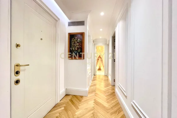 Shtepi ne shitje Apartament ne Tirane, 2+1, Mobilimi E mobiluar, Pagesa 369,000  Euro.