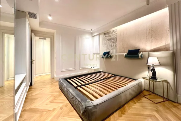 Shtepi ne shitje Apartament ne Tirane, 2+1, Mobilimi E mobiluar, Pagesa 369,000  Euro.