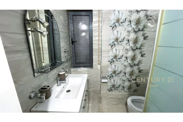 Shtepi me qera Apartament ne Tirane, 2+1, Mobilimi E mobiluar, Pagesa 750  Euro.