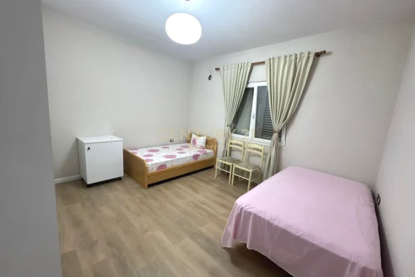 Shtepi me qera Apartament ne Tirane, 2+1, Mobilimi E mobiluar, Pagesa 800  Euro.