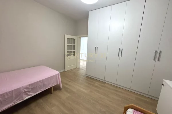 Shtepi me qera Apartament ne Tirane, 2+1, Mobilimi E mobiluar, Pagesa 800  Euro.