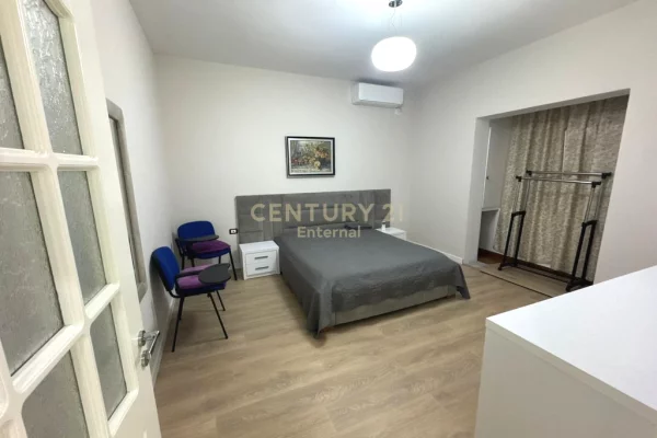 Shtepi me qera Apartament ne Tirane, 2+1, Mobilimi E mobiluar, Pagesa 800  Euro.