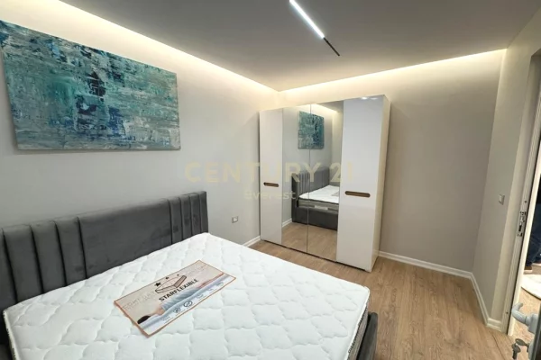 Shtepi ne shitje Apartament ne Tirane, 1+1, Mobilimi E mobiluar, Pagesa 235,000  Euro.