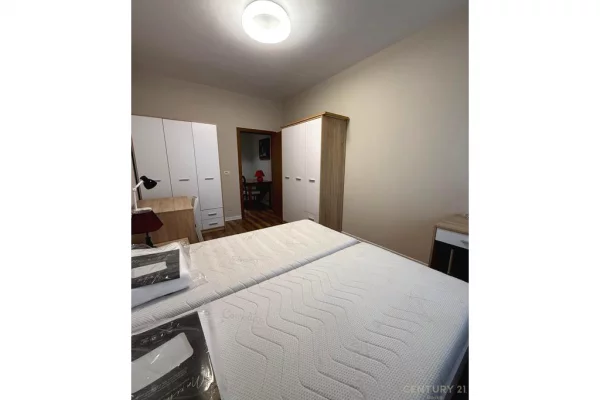 Shtepi me qera Apartament ne Tirane, 2+1, Mobilimi E mobiluar, Pagesa 1,050  Euro.