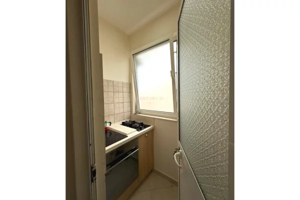 Shtepi ne shitje Apartament ne Tirane, 1+1, Mobilimi E mobiluar, Pagesa 125,000  Euro.