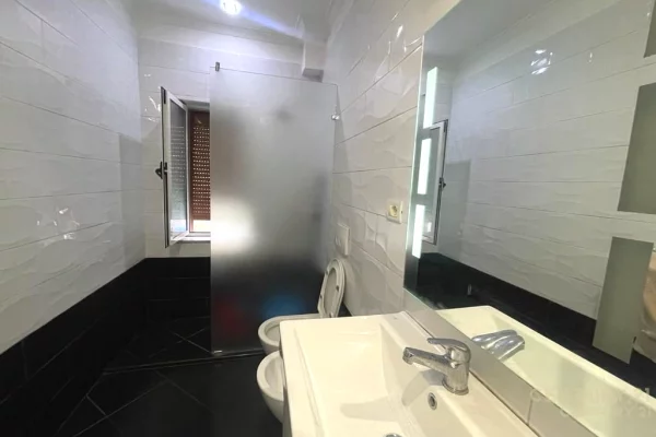 Shtepi me qera Apartament ne Tirane, 2+1, Mobilimi E mobiluar, Pagesa 600  Euro.