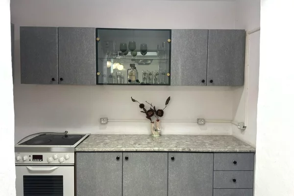 Shtepi me qera Apartament ne Tirane, 1+1, Mobilimi E mobiluar, Pagesa 35,000  Leke.