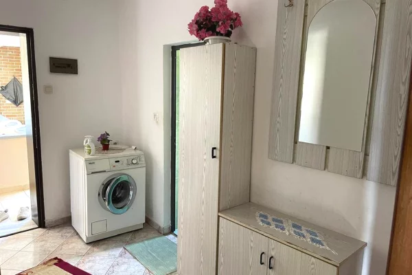 Shtepi me qera Apartament ne Tirane, 1+1, Mobilimi E mobiluar, Pagesa 35,000  Leke.