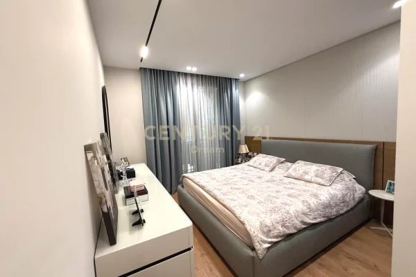 Shtepi ne shitje Apartament ne Tirane, 2+1, Mobilimi E mobiluar, Pagesa 349,000  Euro.
