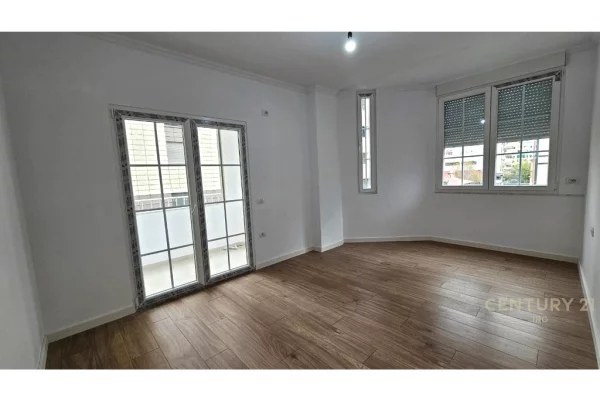 Shtepi ne shitje Apartament ne Tirane, 2+1, Mobilimi Bosh, pa mobiluar, Pagesa 255,000  Euro.