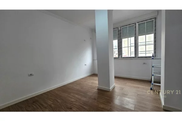 Shtepi ne shitje Apartament ne Tirane, 2+1, Mobilimi Bosh, pa mobiluar, Pagesa 255,000  Euro.