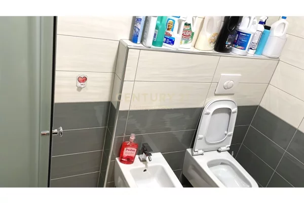 Shtepi ne shitje Apartament ne Tirane, 2+1, Mobilimi E mobiluar, Pagesa 160,000  Euro.