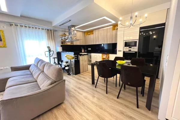 Shtepi me qera 3+1 ne Tirane - 1,200 Euro