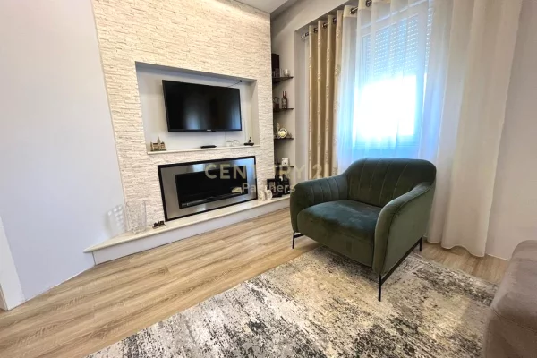 Shtepi me qera Apartament ne Tirane, 3+1, Mobilimi E mobiluar, Pagesa 1,200  Euro.