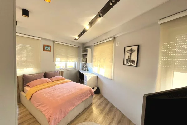 Shtepi me qera Apartament ne Tirane, 3+1, Mobilimi E mobiluar, Pagesa 1,200  Euro.