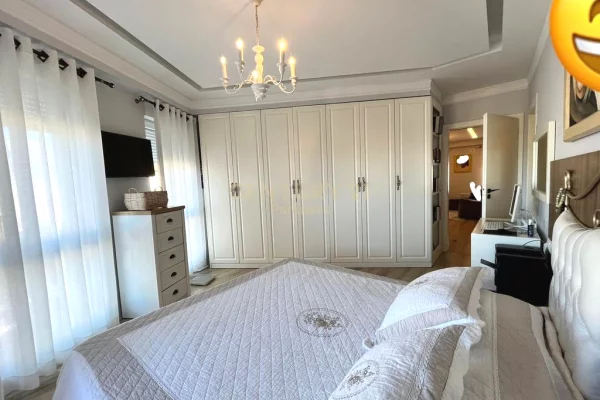 Shtepi me qera Apartament ne Tirane, 3+1, Mobilimi E mobiluar, Pagesa 1,200  Euro.