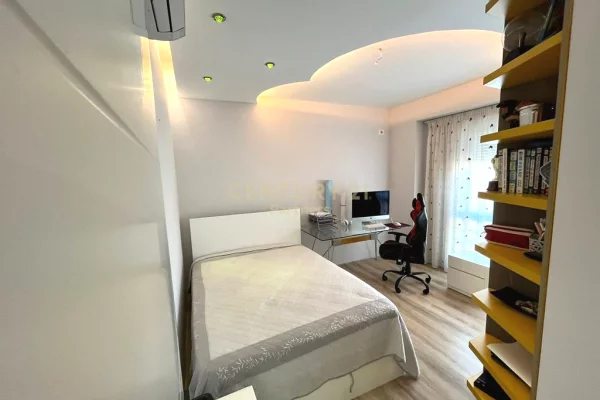 Shtepi me qera Apartament ne Tirane, 3+1, Mobilimi E mobiluar, Pagesa 1,200  Euro.