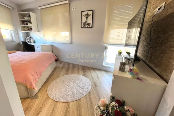 Shtepi me qera Apartament ne Tirane, 3+1, Mobilimi E mobiluar, Pagesa 1,200  Euro.