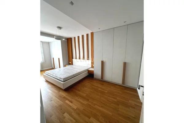Shtepi me qera Apartament ne Tirane, 3+1, Mobilimi E mobiluar, Pagesa 1,500  Euro.