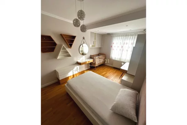 Shtepi me qera Apartament ne Tirane, 3+1, Mobilimi E mobiluar, Pagesa 1,500  Euro.