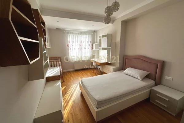 Shtepi me qera Apartament ne Tirane, 3+1, Mobilimi E mobiluar, Pagesa 1,500  Euro.
