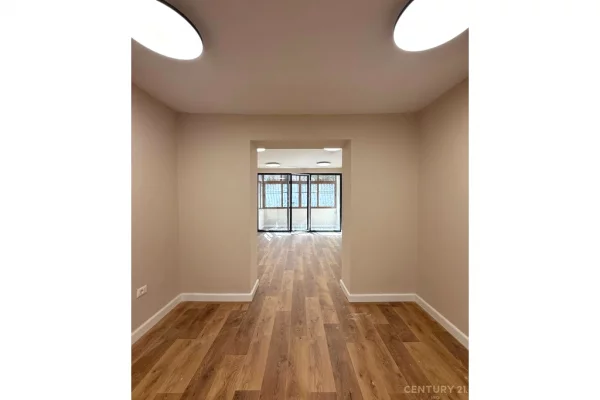 Shtepi ne shitje Apartament ne Tirane, 2+1, Mobilimi Bosh, pa mobiluar, Pagesa 252,000  Euro.