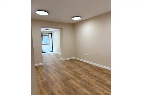 Shtepi ne shitje Apartament ne Tirane, 2+1, Mobilimi Bosh, pa mobiluar, Pagesa 252,000  Euro.