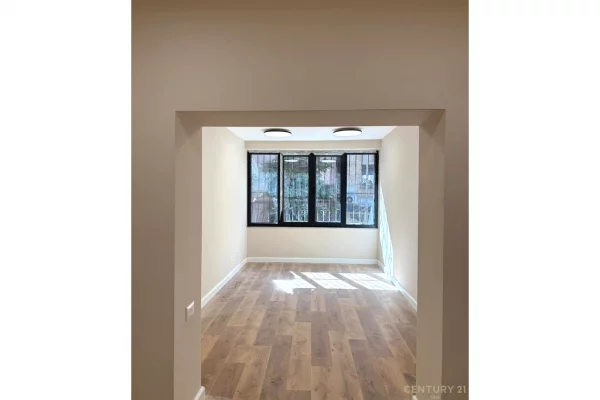 Shtepi ne shitje Apartament ne Tirane, 2+1, Mobilimi Bosh, pa mobiluar, Pagesa 252,000  Euro.