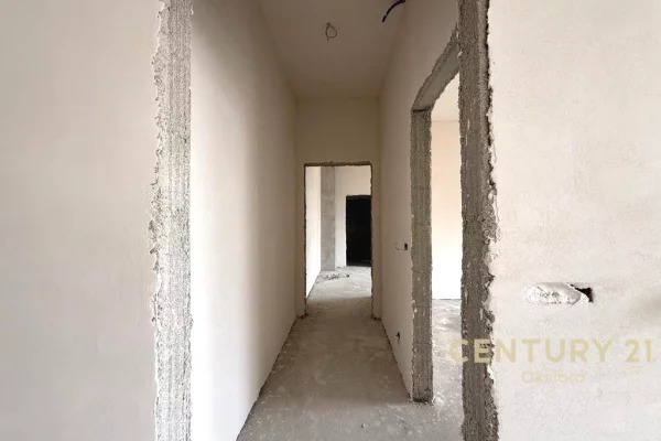 Shtepi ne shitje Apartament ne Tirane, 2+1, Mobilimi Bosh, pa mobiluar, Pagesa 185,000  Euro.