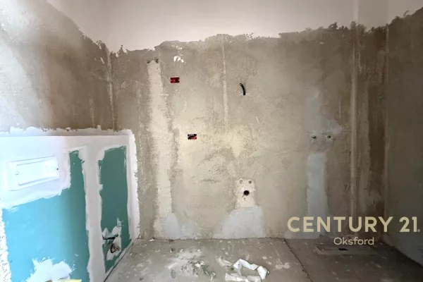 Shtepi ne shitje Apartament ne Tirane, 2+1, Mobilimi Bosh, pa mobiluar, Pagesa 185,000  Euro.