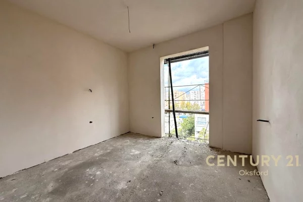 Shtepi ne shitje Apartament ne Tirane, 2+1, Mobilimi Bosh, pa mobiluar, Pagesa 185,000  Euro.