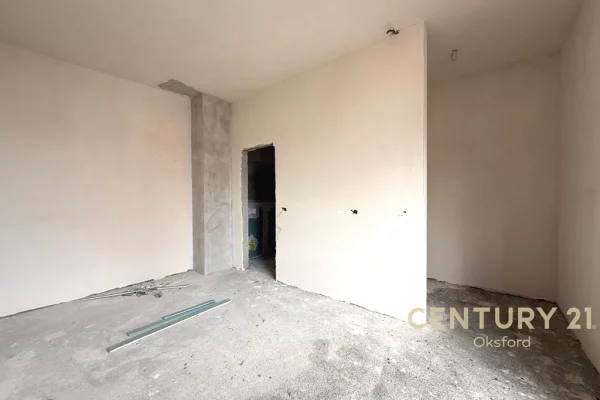 Shtepi ne shitje Apartament ne Tirane, 2+1, Mobilimi Bosh, pa mobiluar, Pagesa 185,000  Euro.