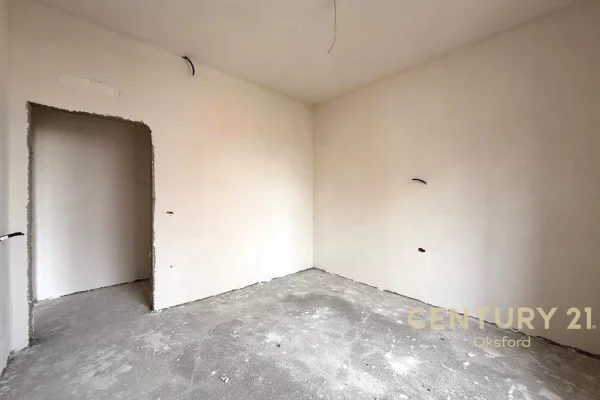 Shtepi ne shitje Apartament ne Tirane, 2+1, Mobilimi Bosh, pa mobiluar, Pagesa 185,000  Euro.