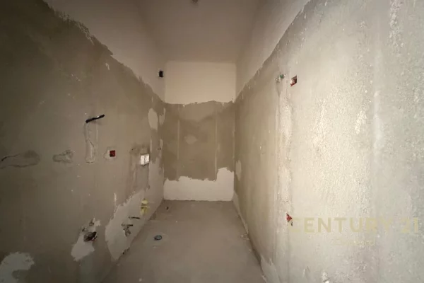 Shtepi ne shitje Apartament ne Tirane, 2+1, Mobilimi Bosh, pa mobiluar, Pagesa 185,000  Euro.