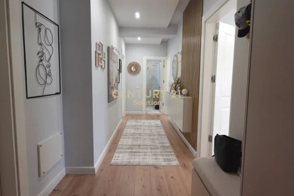 Shtepi ne shitje Apartament ne Tirane, 3+1, Mobilimi E mobiluar, Pagesa 355,000  Euro.