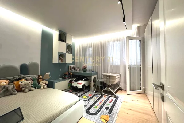 Shtepi ne shitje Apartament ne Tirane, 3+1, Mobilimi E mobiluar, Pagesa 355,000  Euro.