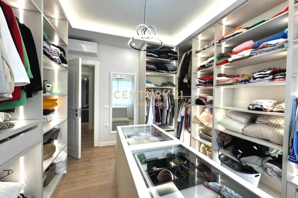 Shtepi ne shitje Apartament ne Tirane, 3+1, Mobilimi E mobiluar, Pagesa 355,000  Euro.