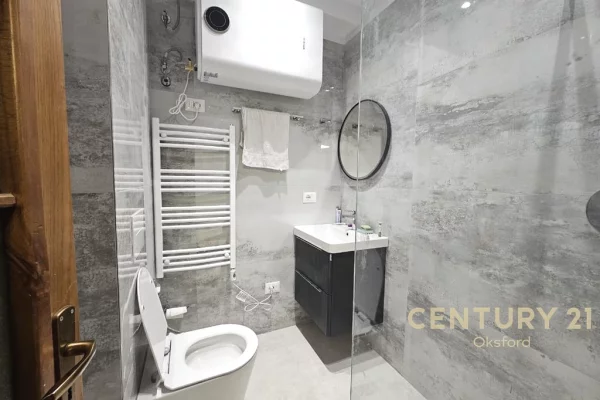 Shtepi ne shitje Apartament ne Tirane, 2+1, Mobilimi Pjeserisht e mobiluar, Pagesa 260,000  Euro.