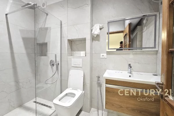 Shtepi ne shitje Apartament ne Tirane, 2+1, Mobilimi Pjeserisht e mobiluar, Pagesa 260,000  Euro.