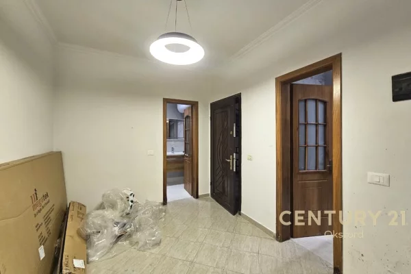 Shtepi ne shitje Apartament ne Tirane, 2+1, Mobilimi Pjeserisht e mobiluar, Pagesa 260,000  Euro.