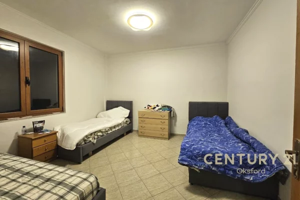 Shtepi ne shitje Apartament ne Tirane, 2+1, Mobilimi Pjeserisht e mobiluar, Pagesa 260,000  Euro.