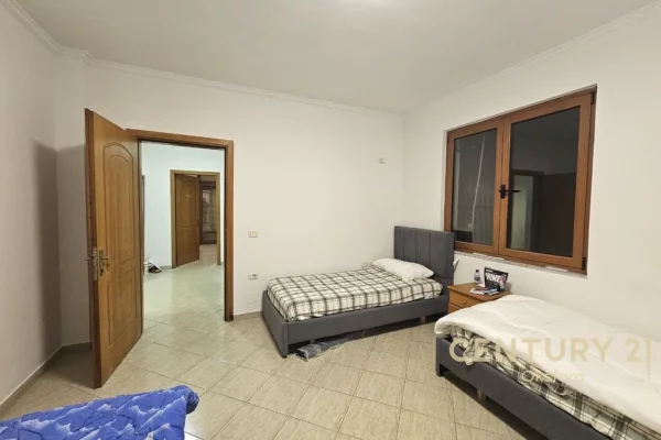 Shtepi ne shitje Apartament ne Tirane, 2+1, Mobilimi Pjeserisht e mobiluar, Pagesa 260,000  Euro.