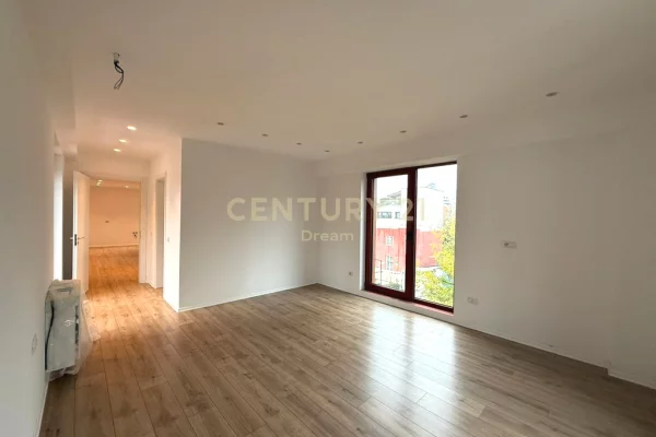 JEPET ZYRE PER QIRA (prane qendres) Rruga Kavajes