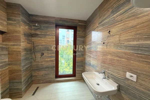 JEPET ZYRE PER QIRA (prane qendres) Rruga Kavajes