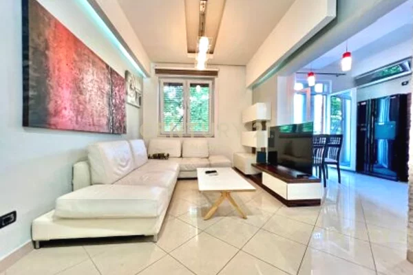 Shtepi me qera Apartament ne Tirane, 2+1, Mobilimi E mobiluar, Pagesa 800  Euro.