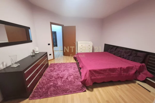 Shtepi me qera Apartament ne Tirane, 2+1, Mobilimi E mobiluar, Pagesa 650  Euro.