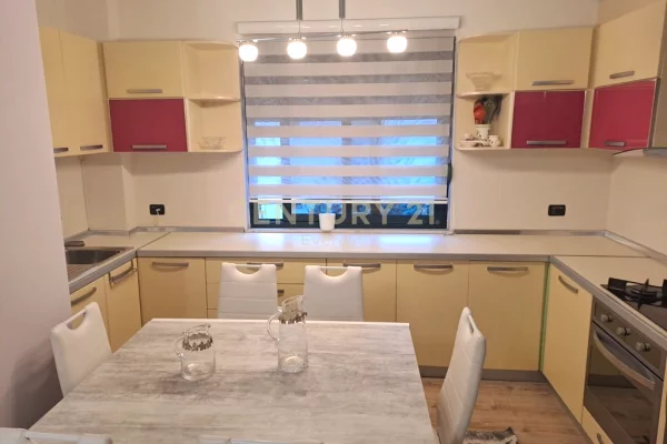 Shtepi me qera Apartament ne Tirane, 2+1, Mobilimi E mobiluar, Pagesa 650  Euro.